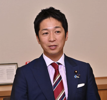 【顔画像】藤田文武の嫁が美人と評判の理由は？元教え子説や離婚噂も検証