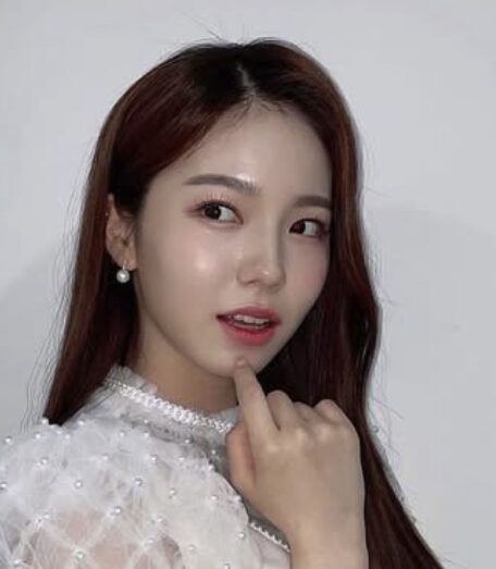 niziuアヤカの國學院高校出身説は本当？偏差値と卒アル流出の真相まとめ