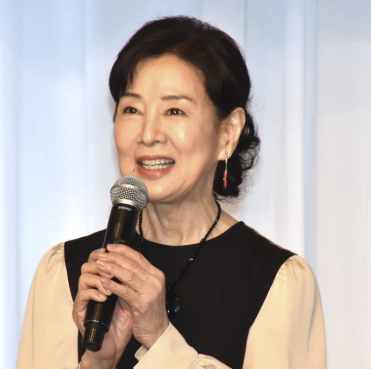 【これでスッキリ】吉永小百合の年収はいくら？自宅売却や夫との最新事情まで徹底調査