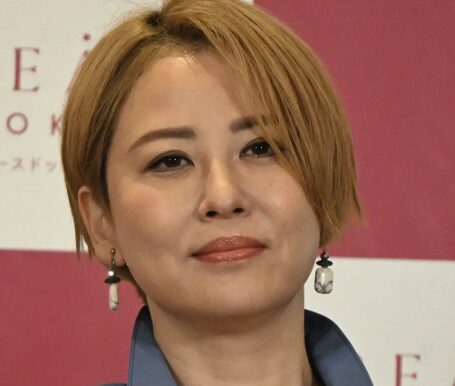 【完全版】鈴木砂羽の顔が変わりすぎの噂は本当か？整体や鼻・歯並びで徹底解説