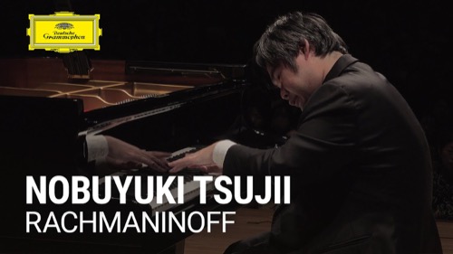 ピアノを演奏する辻井伸行さん
