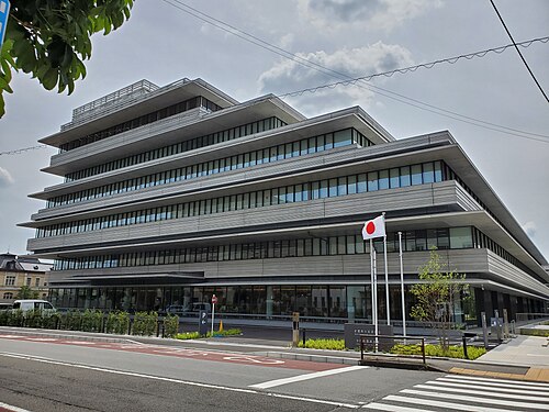 京都府警察本部の庁舎